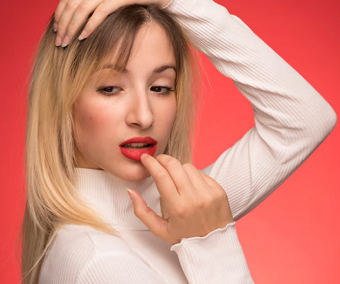 7 Cara Mix and Match Warna Lipstik dan Pakaian agar Terlihat Serasi