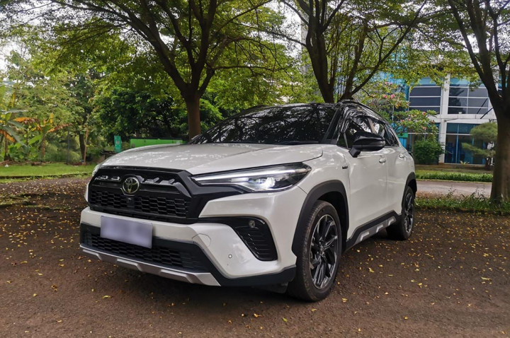 Review Toyota Corolla Cross HEV: Mobil Hybrid Irit Bensin & Nyaman Keluar Kota