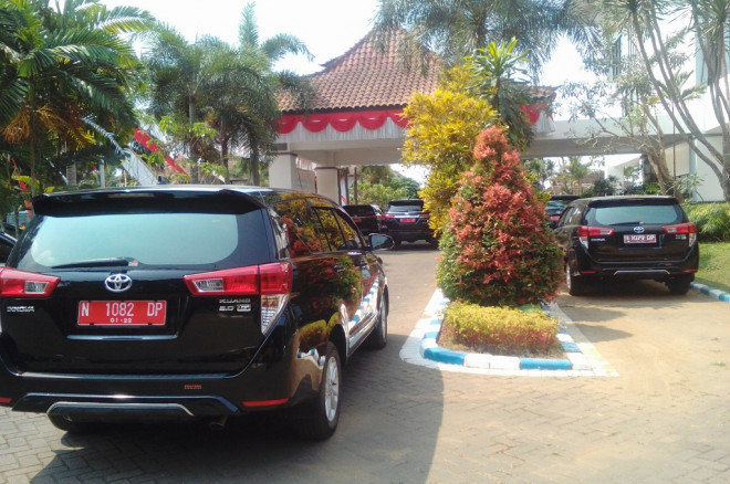 Salah satu mobil dinas yang digunakan anggota DPRD Kabupaten Malang. Metrotvnews.com/Aditya Mahatva Yodha)