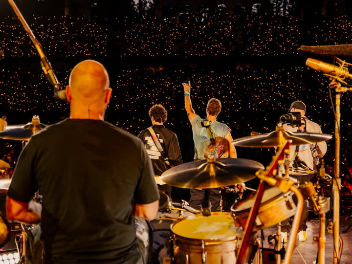 Coldplay Cetak Sejarah Jadi Band Pertama yang Konser di Stanford Stadium