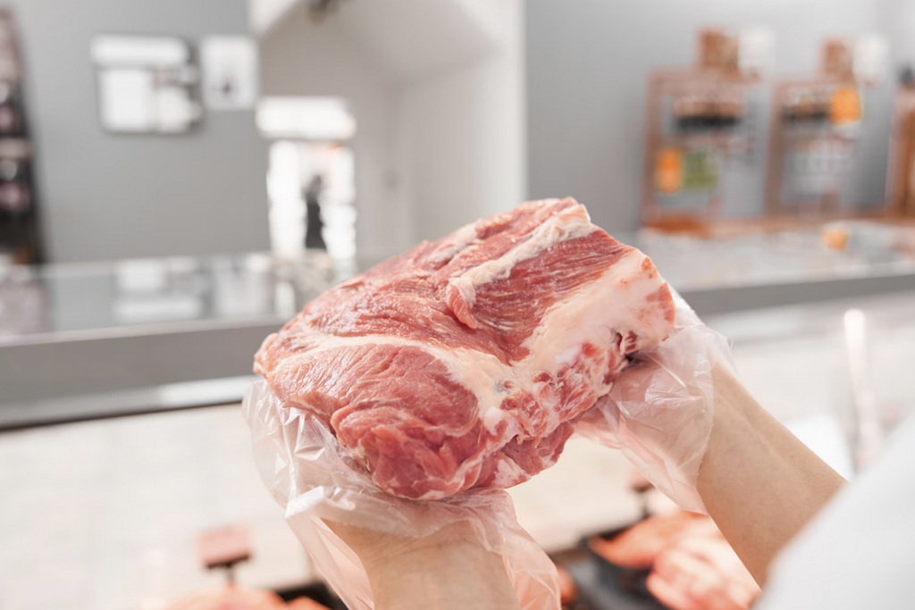 Pastikan juga daging tidak sering keluar masuk dari freezer. Ilustrasi Freepik