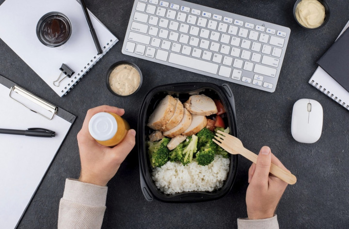 Ketimbang Tidur, Ini Aktivitas Berfaedah yang Dilakukan setelah Makan