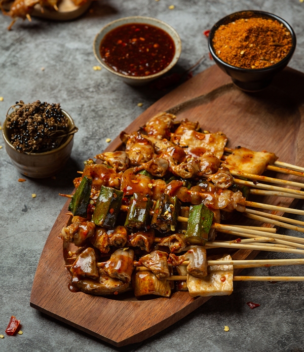 Sate menjadi olahan favorit ketika daging kurban kita dapatkan usai adanya penyembelihan hewan kurban di Iduladha. Ilustrasi Freepik