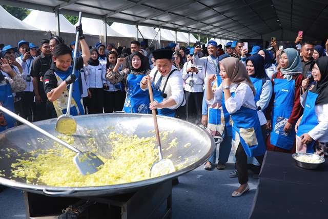 Bobon Masak Besar Bersama Nasabah PNM Mekaar