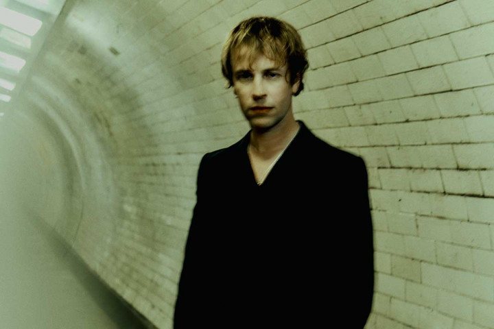 Tom Odell yang Viral di TikTok Umumkan Album Baru, tentang Masyarakat yang Kacau dan Terpecah