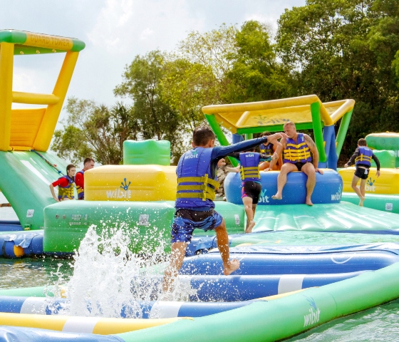 Di Sentosa Island, kamu juga bisa seru-seruan di Hydro Dash. Dok. Ist