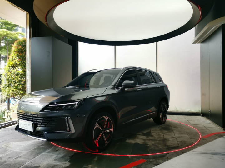 Polytron Coba Riset MPV Listrik untuk Indonesia