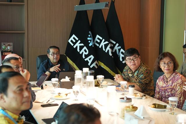 Anjungan Nusantara adalah konsep gabungan dari one stop promotion service. (Foto: Dok. Kemenekraf)  Jakarta: Menteri Ekonomi Kreatif (Menteri Ekraf), Teuku Riefky Harsya menerima audiensi dari tim Anjungan Nusantara untuk membahas potensi kolaborasi terka