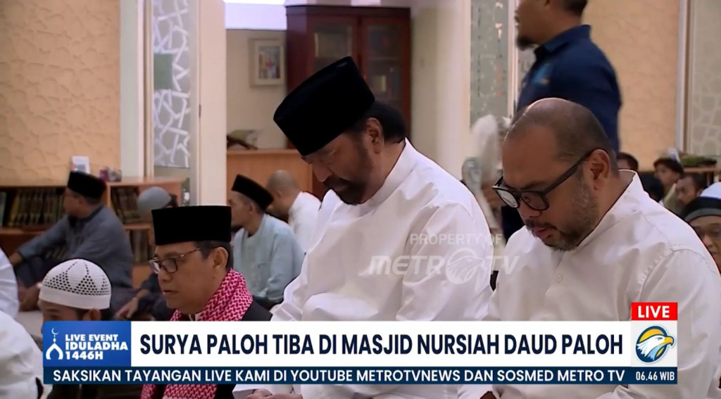 Ketua Umum Partai NasDem Surya Paloh saat salat iduladha di Masjid Nursiah Dauh Paloh. Foto: MetroTV
