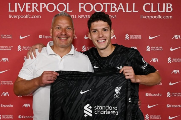 Liverpool Berinvestasi Jangka Panjang dengan Merekrut Kiper Muda Hungaria