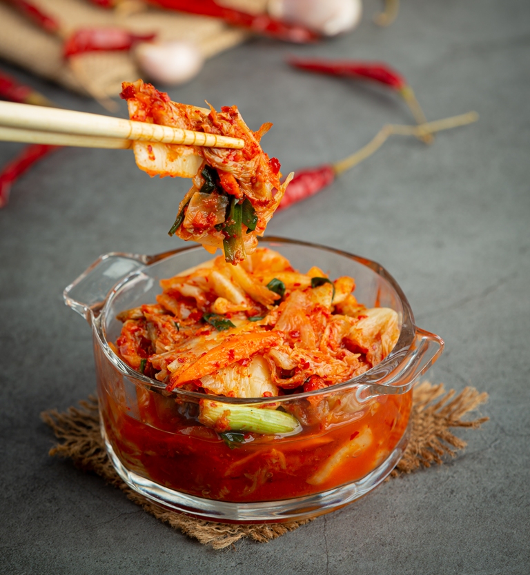 Keraguan itu timbul karena Kimchi tak dimasak, alias dimakan mentah. Ilustrasi Freepik