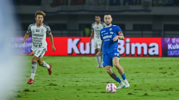 Marc Klok Bertahan di Persib Bandung