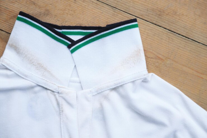 Tips Ampuh Hilangkan Noda Keringat dari Pakaian Olahraga