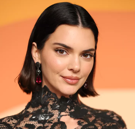Kendal Jenner dengan gaya rambut pendek blunt bob. (Foto: Dok. Phillip Faraone)