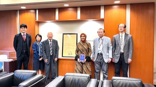 Satu dari Sedikit Perempuan, Dosen UGM Ini Raih Penghargaan dari The University of Osaka