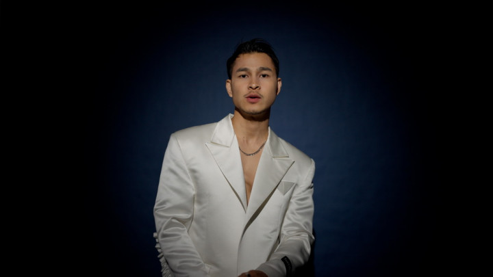 Lalu Carlos Memaknai Duka dan Maaf di Album Debut