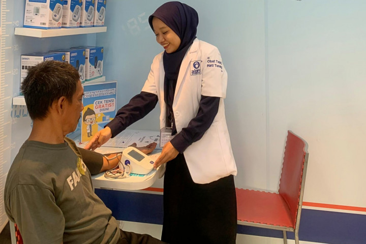 Omron dan Apotek Alpro Bersinergi Perangi Hipertensi Tak Terdeteksi di Indonesia