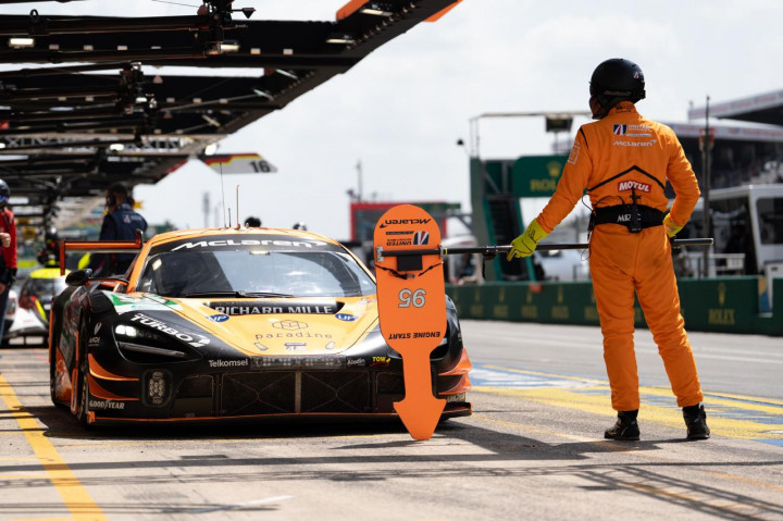 Sean Gelael Siap Buktikan Diri di Depan Roger Federer