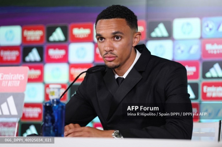 Trent Alexander-Arnold Tepis Isu Berambisi dengan Ballon d'Or