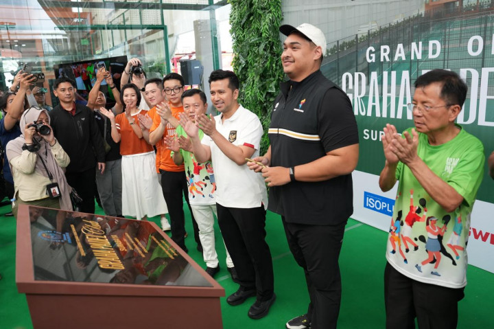 Menpora Buka Fasilitas Padel di Surabaya