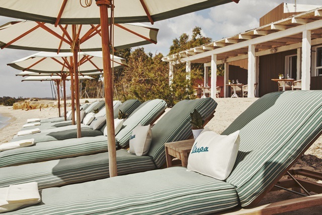 Vespa by the Sea Sentuhan Khas Vespa di Is Molas, Sardinia