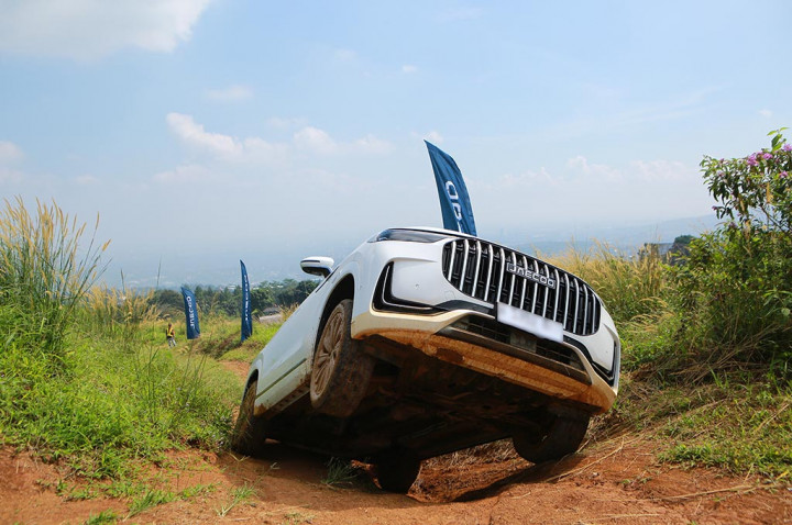 Jaecoo J8 AWD Kombinasikan SUV Berkemampuan Offroad dengan Kabin Premium