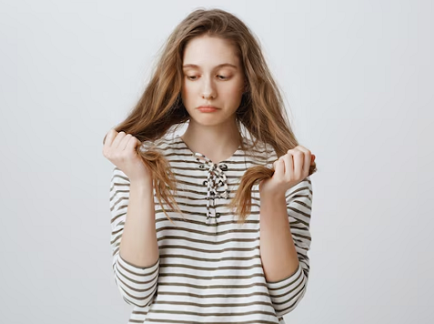 Punya Rambut Kering? Ini 7 Tips dan Trik untuk Merawatnya!