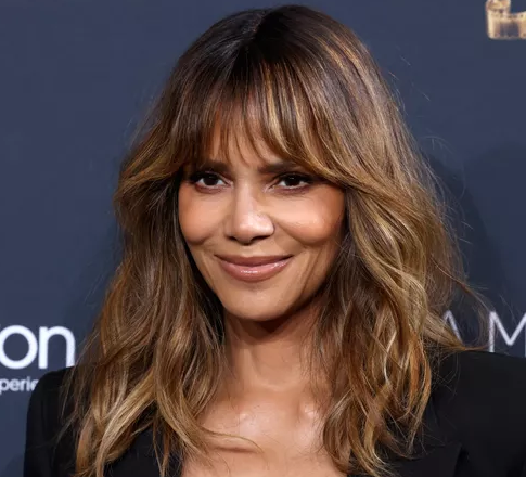 5 Gaya Rambut Panjang Wanita yang Bikin Terlihat Awet Muda dan Segar