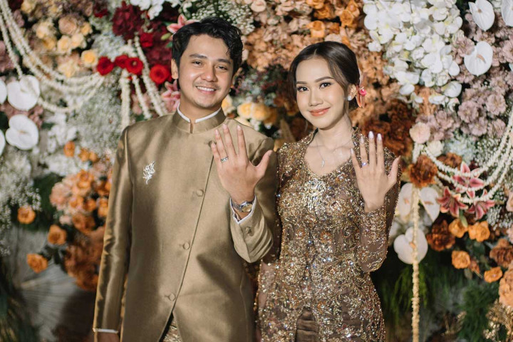 Arbani Yasiz dan Raissa Ramadhani Resmi Tunangan