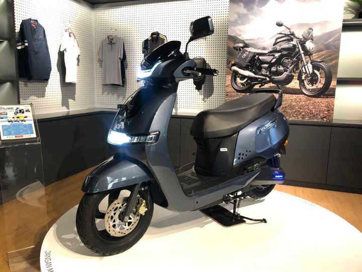 Skuter Listrik TVS iQube S Turun Harga, Kini Dibanderol Rp29 Jutaan