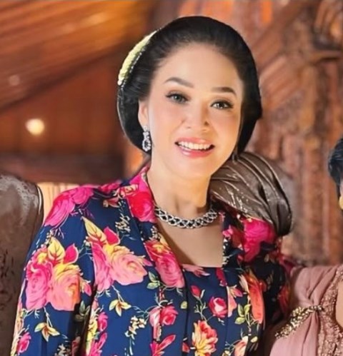 3 Berita Terpopuler Gaya: Aura Maia Estianty dengan Blue Shappire Hingga Parkir Mobil di PRJ