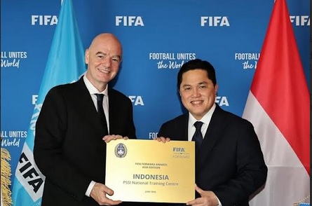 Presiden FIFA, Gianni Infantino bersama Ketua Umum PSSI, Erick Thohir. (Foto: Dok Instagram Infantino)