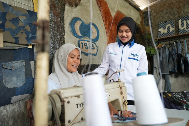 60 Kg Jeans Decluttering dari Karyawan PNM, Disulap Jadi Fashion Keren oleh Nasabah PNM Mekaar