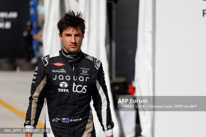 Pembalap TCS Jaguar Antusias Tampil di Hadapan Penggemar Indonesia