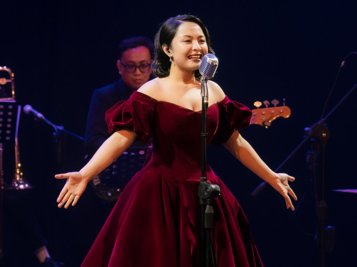 Momen Haru Bernadya di Konser Babak Penutup Jakarta, Banjir Cinta dari Penggemar!