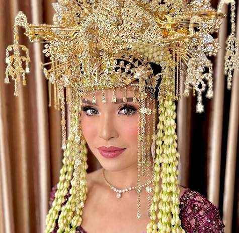 Detail Aksesori dan Pernak-pernik pada Baju Pengantin Wanita Adat Betawi