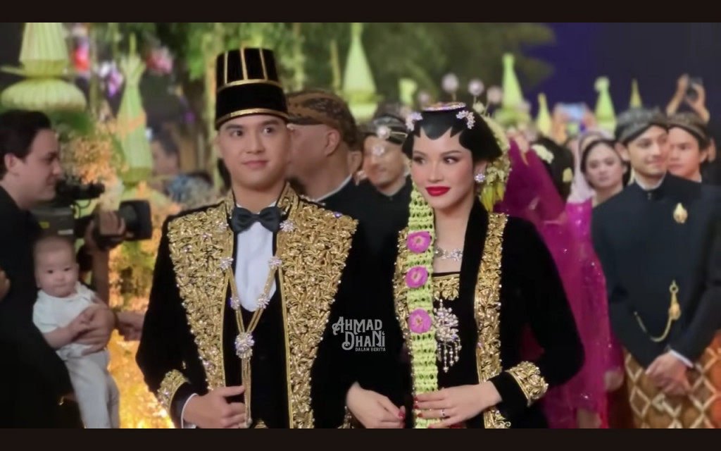Al Ghazali dan Alyssa Daguise. (Foto: YouTube/AHMAD DHANI DALAM BERITA)
