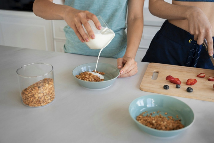 7 Makanan Pelancar Buang Air Besar