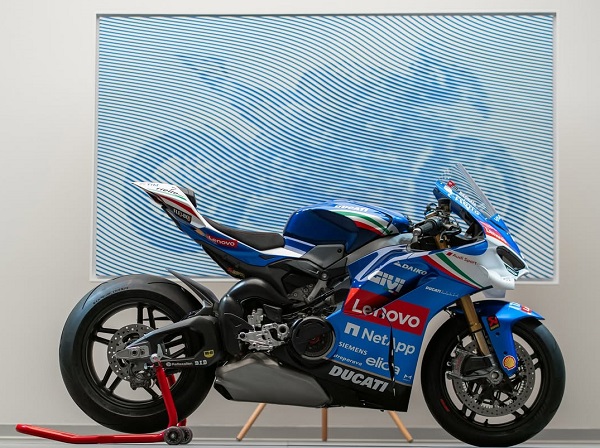 Panigale V4 Tricolore Italia Menginspirasi Karya Seni Andrea Crespi