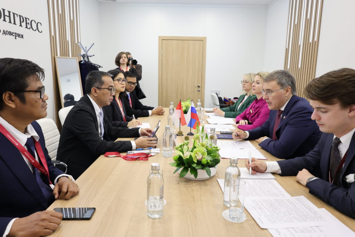 Tinggi Peminat, Kemendiktisaintek Bakal Siapkan 100 Beasiswa Doktor ke Rusia