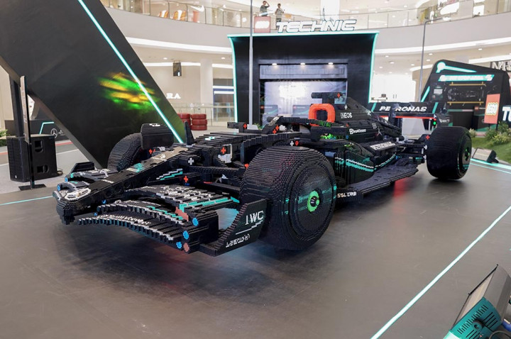 Lego Pamer Replika Mobil F1 Mercedes-AMG W14 Ukuran 1:1