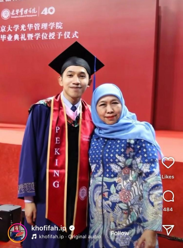 Keren! Putra Khofifah Lulus S2 dari Peking University dengan Beasiswa China Government Scholarship