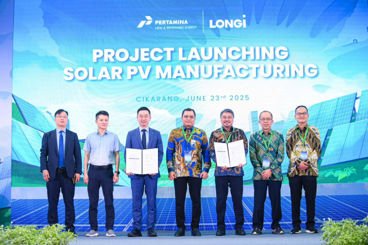 Pertamina NRE dan LONGi Kerja Sama Proyek Manufaktur Modul Panel Surya di Indonesia