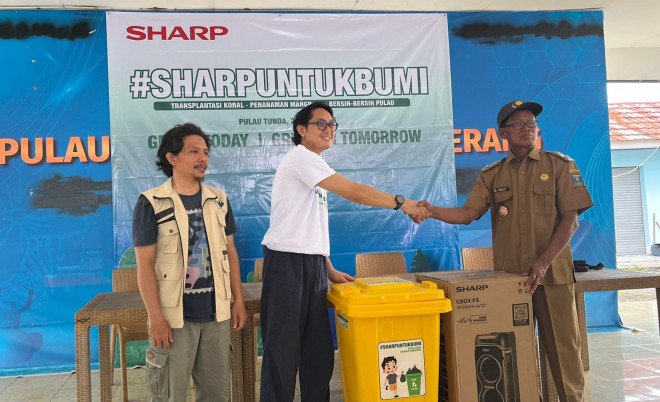 Program #SharpUntukBumi di Pulau Tunda, Serang, Banten. Foto: Medcom.id