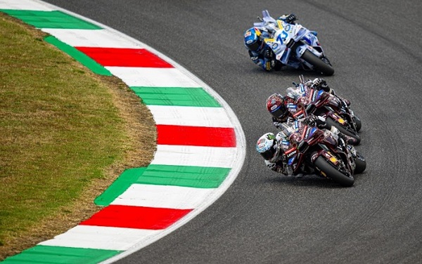 Bagnaia dan Marquez bersaing ketat di lap-lap awal MotoGP Italia. dok ducati