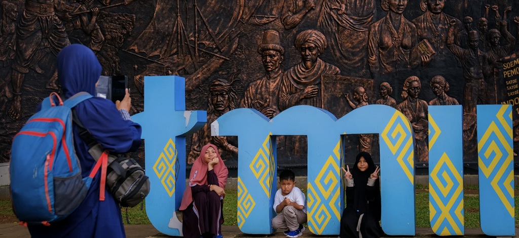 Diharapkan, partisipasi generasi muda dalam aktivasi Kampung Main ini bisa memotivasi tindakan nyata untuk menjaga alam, budaya, serta lingkungan saat berwisata. Dok. Kemenpar