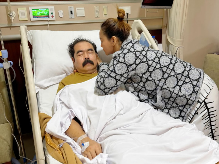 Inul Kabarkan Kondisi Terkini Adam Suseno di Rumah Sakit: Kumisnya Gak Rontok!