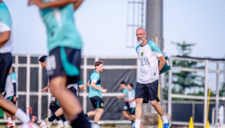 Intip Sentuhan Awal Eduardo Perez Bangun Fondasi Persebaya