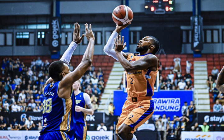 Playoff IBL 2025: Satria Muda Pulang dari Bandung dengan Kemenangan