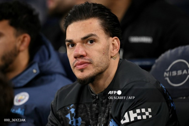 Ederson Tepis Rumor Tinggalkan City